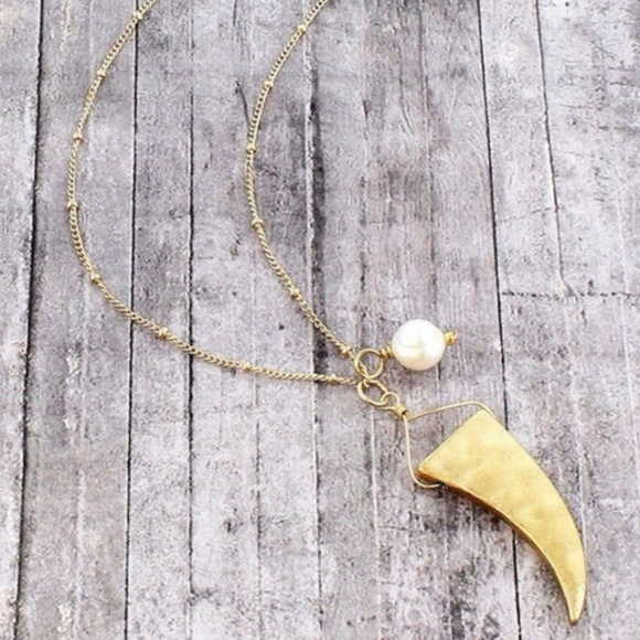 Simple Feather Boutique Jewelry - Goldtone Tusk & Pearl Necklace